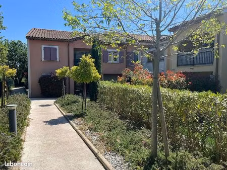 t2 avec terrasse  jardin et parking à cogolin