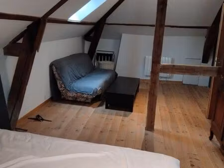 grande chambre meublée pour étudiant(e) ou apprenti(e)chez l'habitant