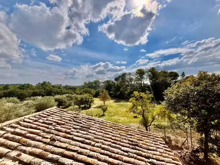 mas sur magnifique terrain à deux pas de uzès