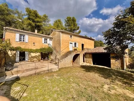 mas sur magnifique terrain à deux pas de uzès