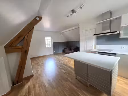 appartement atypique avec chambre sous les toits – 29 m² carr