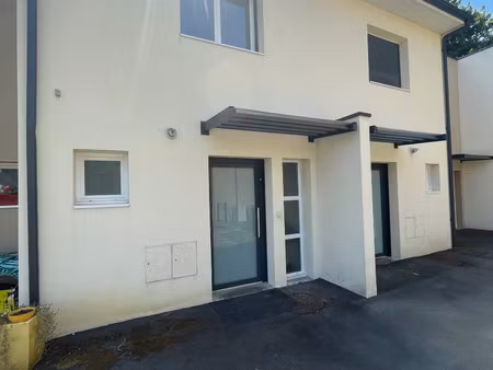 à louer – maison mitoyenne meublée t3 à lons