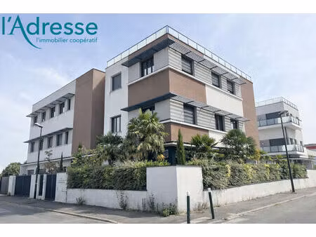 vente murs 30 pièces  2643.00m²  noisy