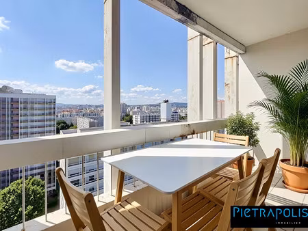 t3 au 15° étage avec terrasse de 11m²