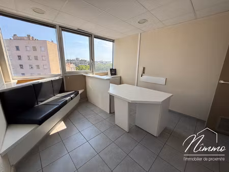 nimes place severine bureau de 103 15m2 avec parking