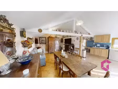 ensemble immobilier composé de 2 petites maisons