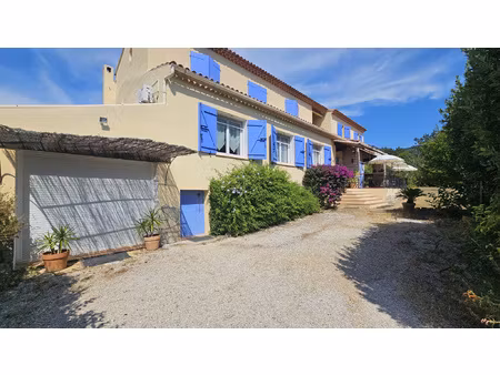 maison de 250 m2 avec 7 chambres sur 5 000 m2 de terrain