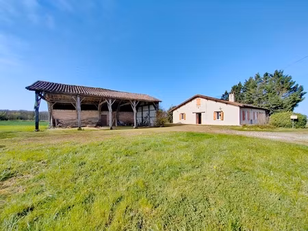 située à miramont latour  maison à rénover avec vue panoramique