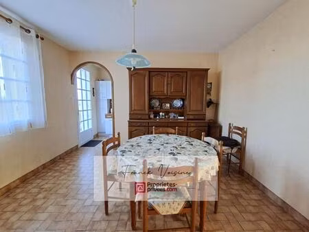 a vendre à saint paul en pareds  maison de 137 m2 avec 2 chambres et 1 studio en sous-sol 