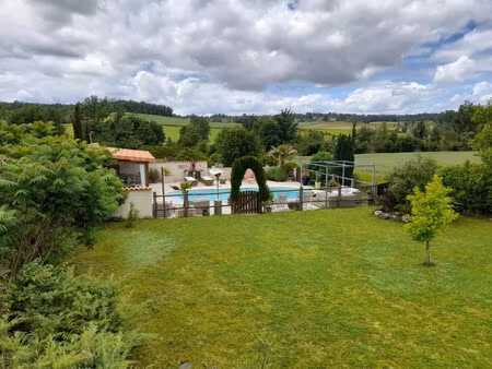 superbe maison de campagne de 232 m²  3236 m² de terrain  pisc