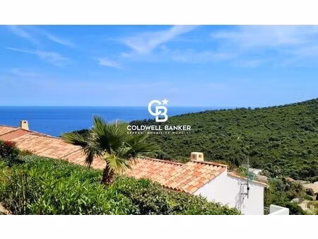 élégance provençale avec vue mer  au cœur d'un domaine privé avec piscine