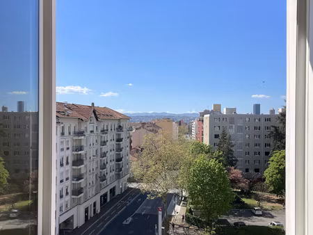 a vendre appartement t3 de 67 m2 avec balcon à villeurbanne