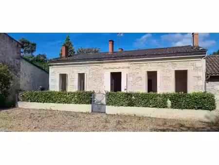 jolie maison en pierre de plain-pied avec jardin