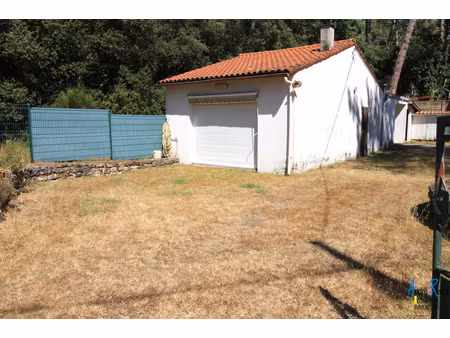 maisonnette en secteur boisé