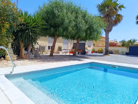 spacieuse villa plain pied avec deux logements sur 600m² de terrain avec piscine