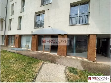 location commerce luce 28110 55m²