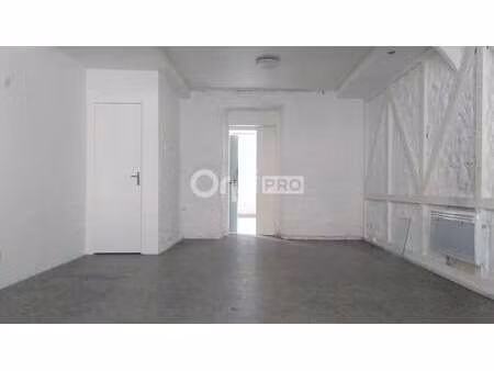 location commerce pau 64000 47m²