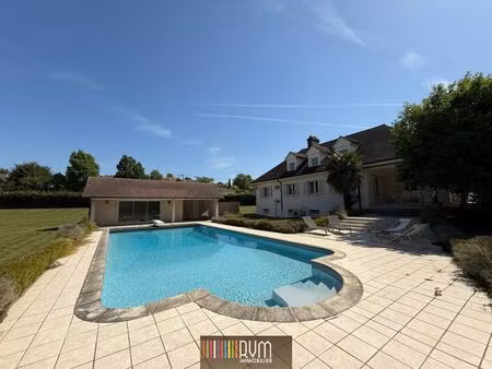 rare - grande propriete avec piscine a louer a bourg-en-bresse