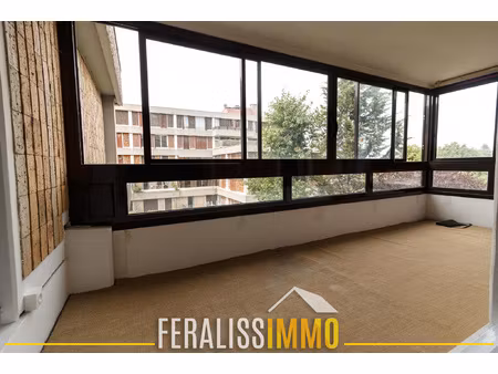 f3 lumineux avec balcon  véranda et box à éragny !