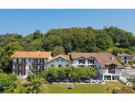 hôtel / restaurant de prestige à vendre au cœur du pays basque - murs + fonds