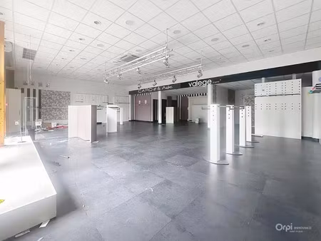 location locaux professionnels 150 m² à saint-flour (15100)  nan €