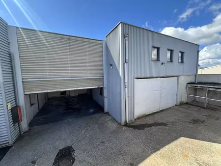 location locaux professionnels 151 m² à saint-flour (15100)  nan €