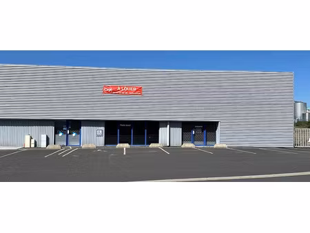 location locaux professionnels 314 m² à saint-flour (15100)  nan €