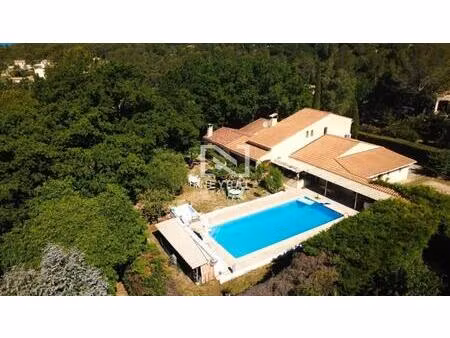 bagnols en foret: 3 chambres   double garage  piscine  grand terrain