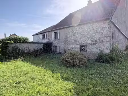 ancien corps de ferme à fort potentiel avec dépendances