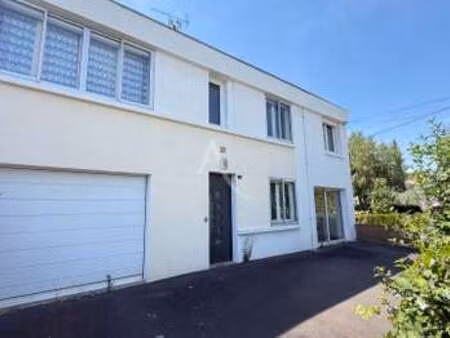 vente maison à la roche-sur-yon zad - zi nord (85000) : à vendre / 170m² la roche-sur-yon 