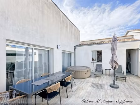 maison à vendre à la rochelle  4 pièces  107m2 avec cour  buanderie et cave