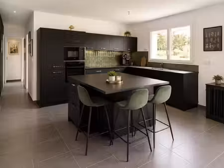belle maison 4 chambres très bon état général