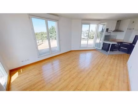 olivet – quartier du larry | appartement t3 avec grande terrasse au dernier étage