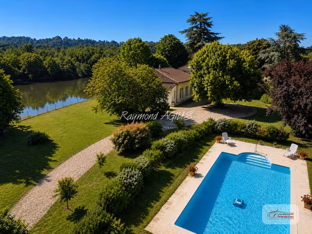 superbe propriété au bord de la rivière avec maison d'amis 