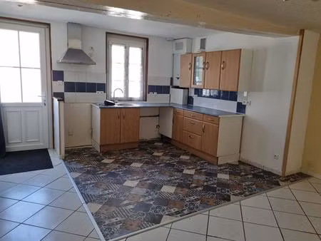 maison plein centre-bourg avec 3 chambres  grand séjour