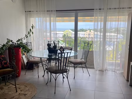 à vendre magnifique appartement t4 avec vue mer baie-mah