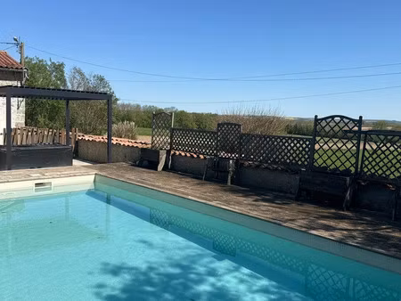 propriété – 93 m² – 3 chambres - gîte 100 m² – pisci