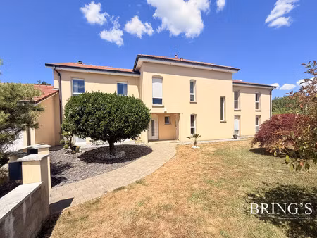 appartement idéalement situé avec de beau volume