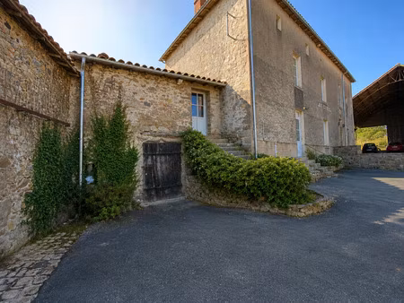 immense maison à vendre à montfaucon-montigné
