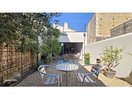 maison en pierre entierement renovee