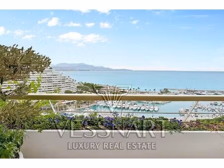 bel appartement rénové à marina baie des anges à l'étage élevé