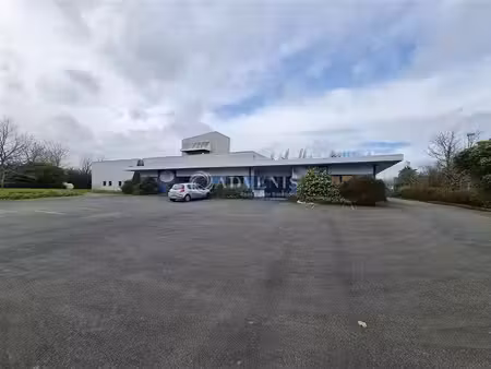 vente local d’activités plounévez-moëdec 22810 2612m²