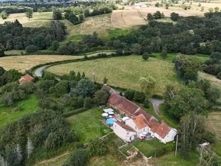 centre de village caractéristique avec 7 bâtiments à la campagne