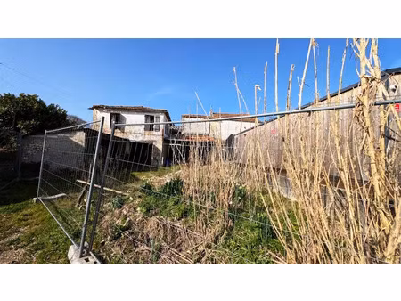 vente maison 2 pièces 180 m² à chadenac (17800)  17 000 €