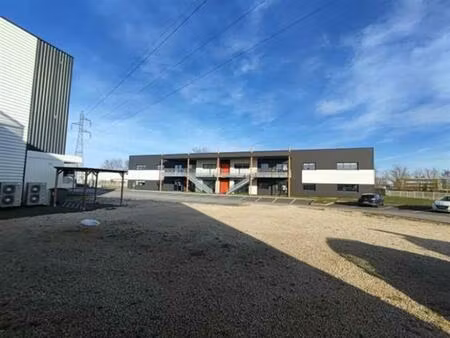 location bureau niort 1 200 m²