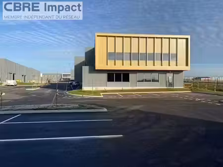 location local d'activités saint leonard 8 400 m²
