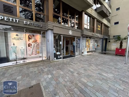local commercial à louer 142.68 m² - tarbes (65) - 1 201€