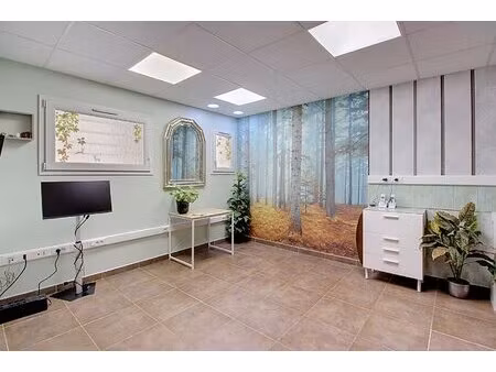 à vendre en exclusivite ! a salernes - local commercial de 98 m²