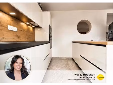élégante maison de 243 m² au sol  entièrement rénovée  avec sous-sol complet  aux portes d