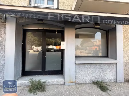 local commercial à louer 22.88 m² - carpentras (84) - 530€